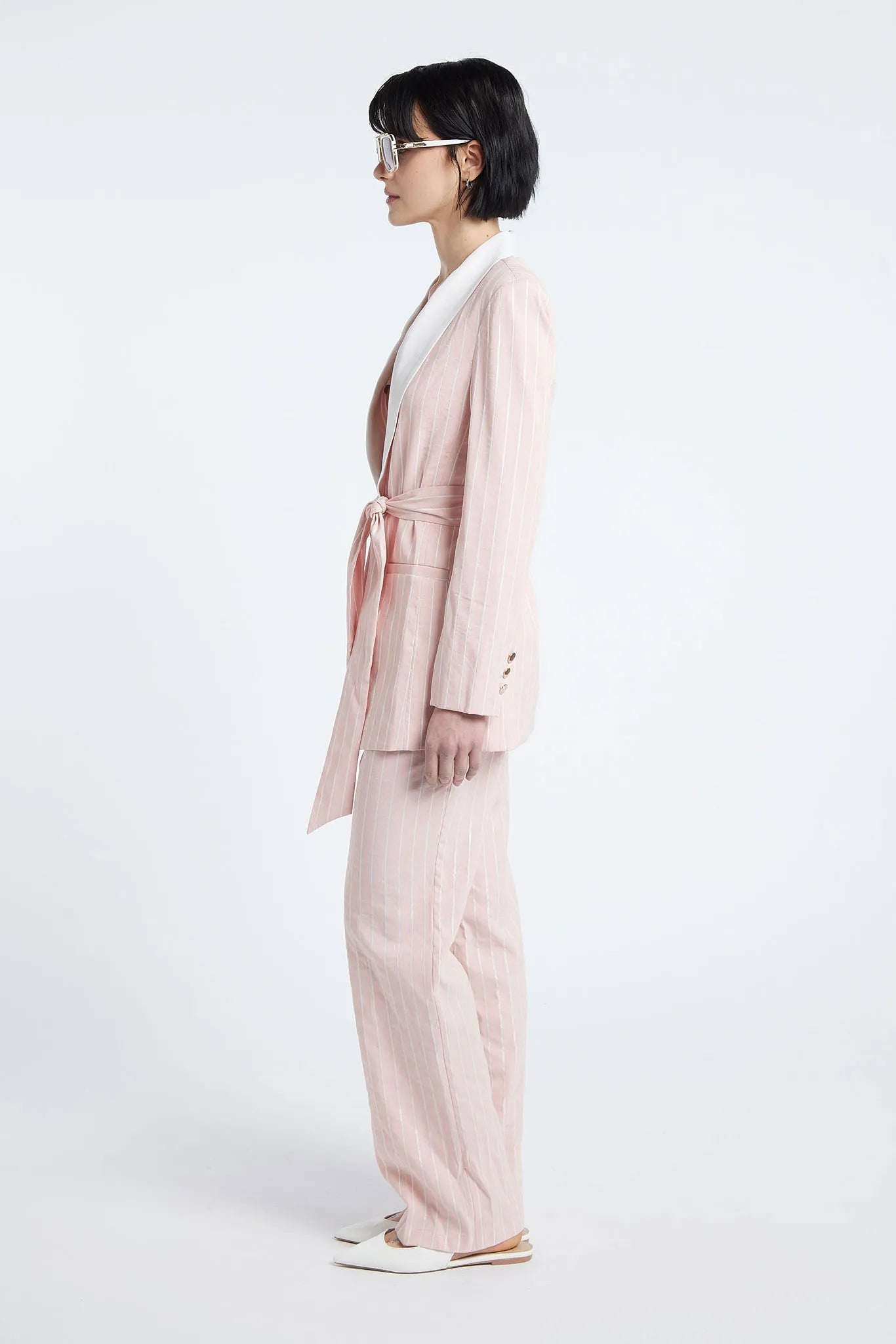 PRAGUE - Wide contrasting lapel suit with belt