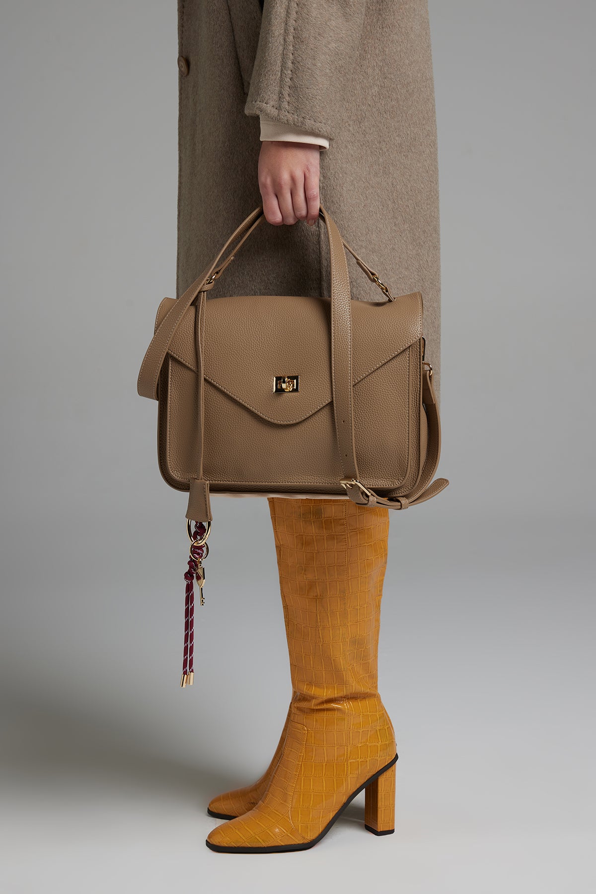 #colore_beige