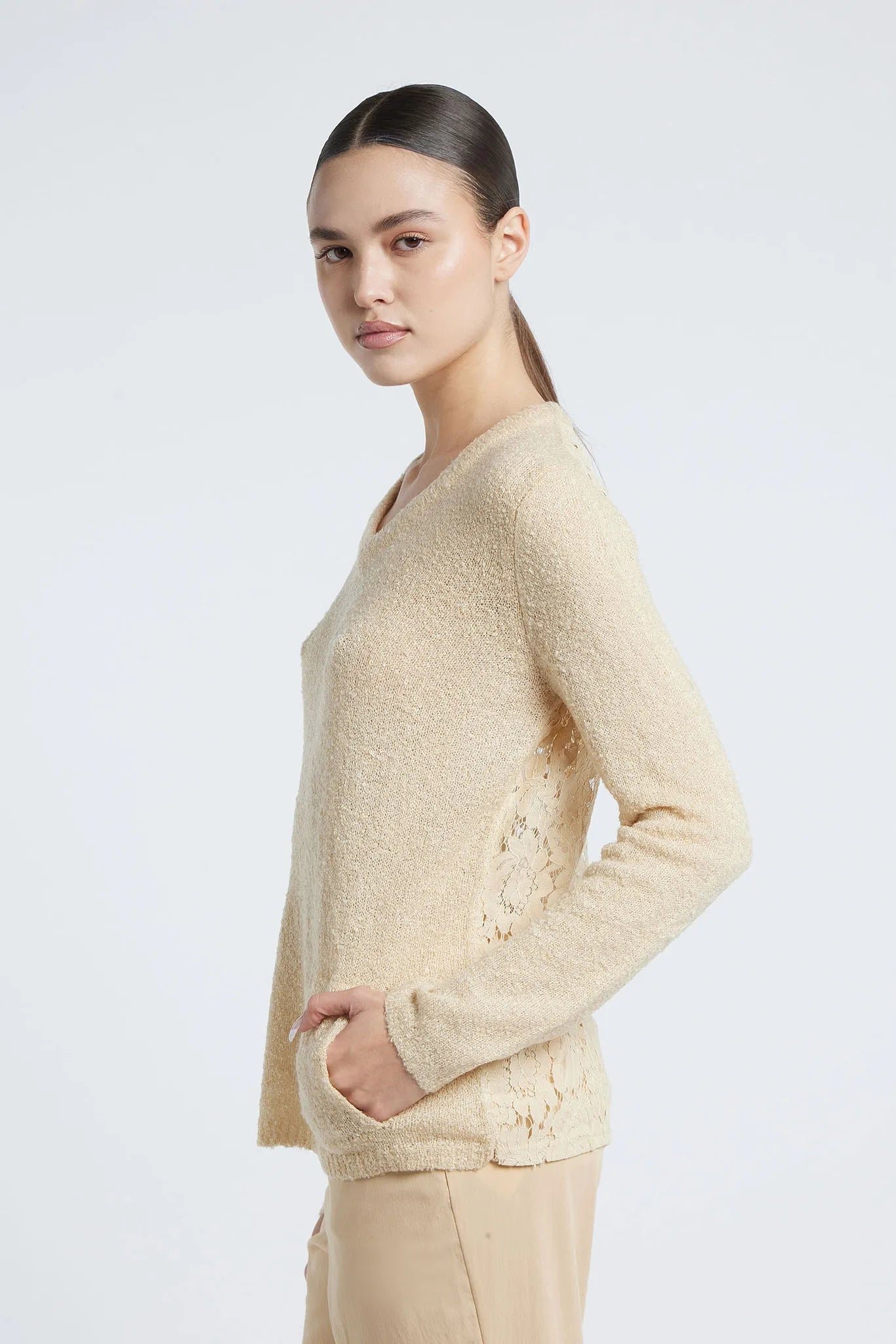 FLORA - V-neck Sweater