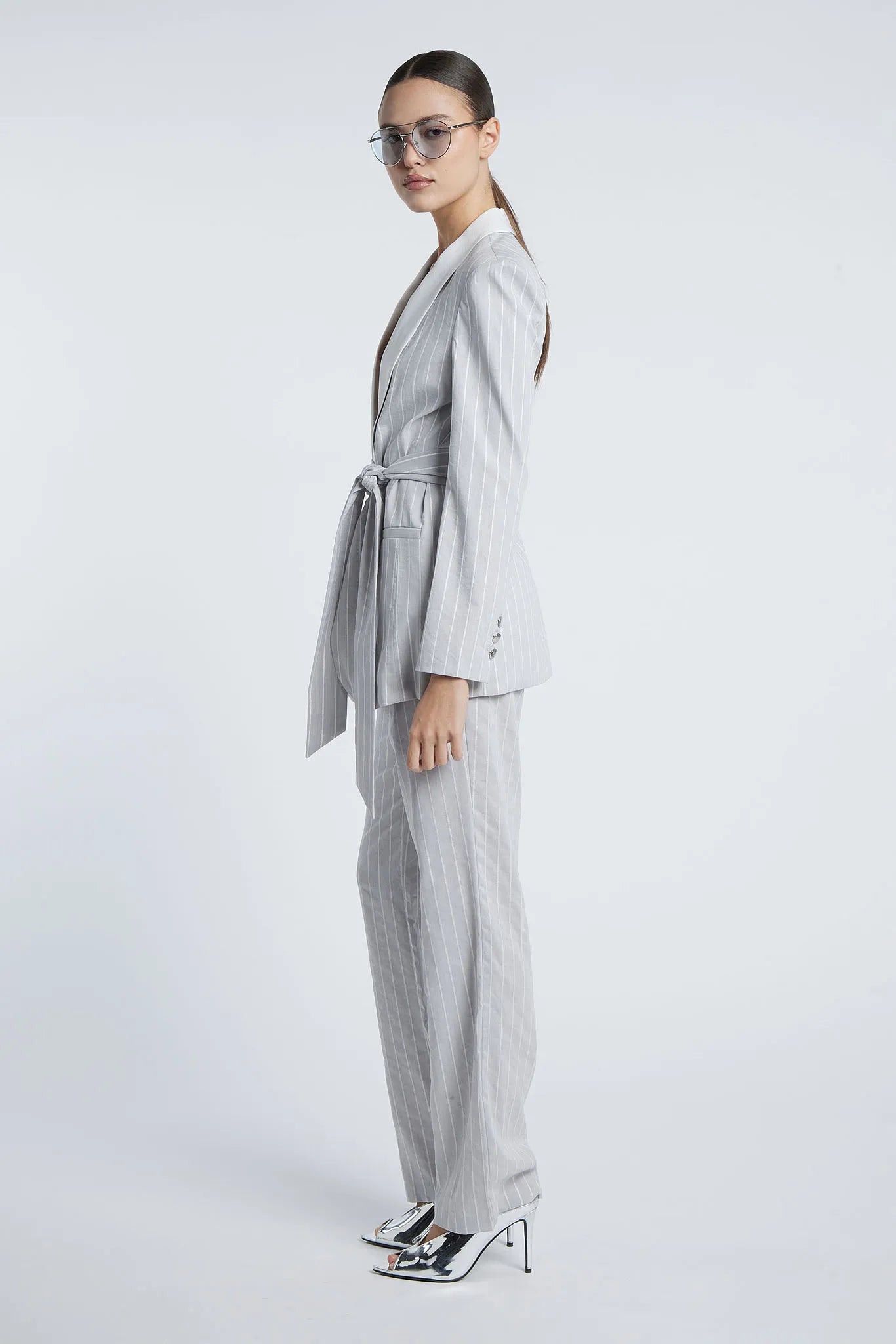 PRAGUE - Wide contrasting lapel suit with belt