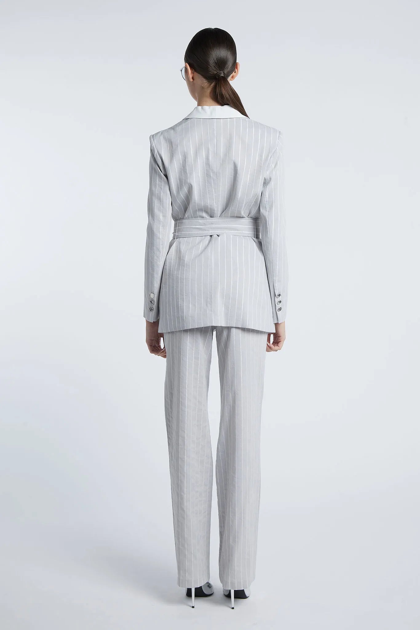 PRAGUE - Wide contrasting lapel suit with belt