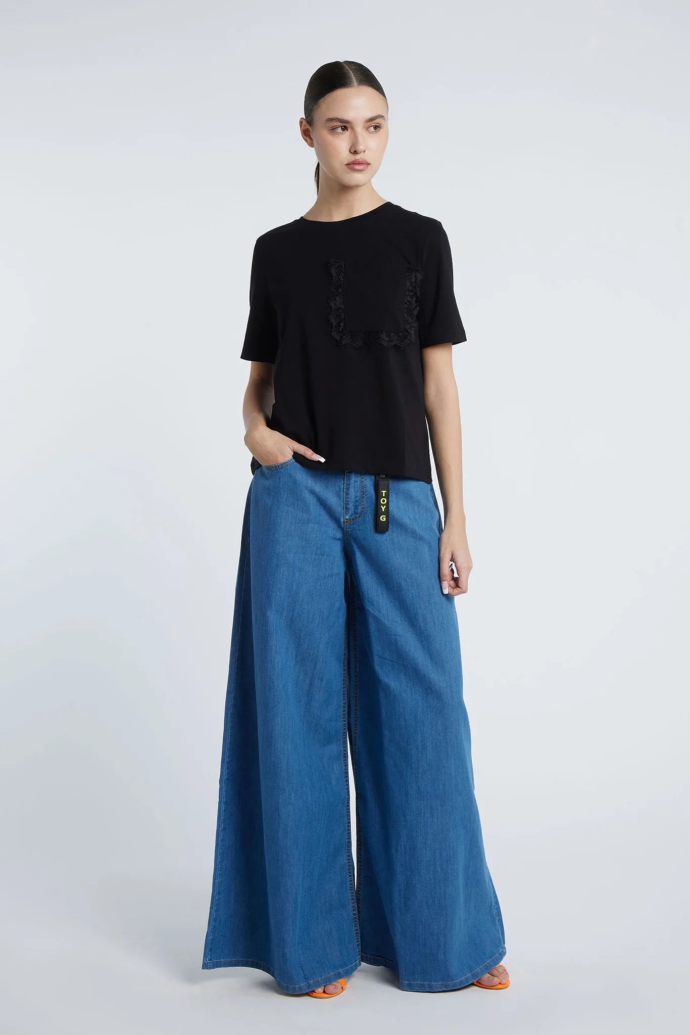 RIO DE JANEIRO - T-shirt with lace insert